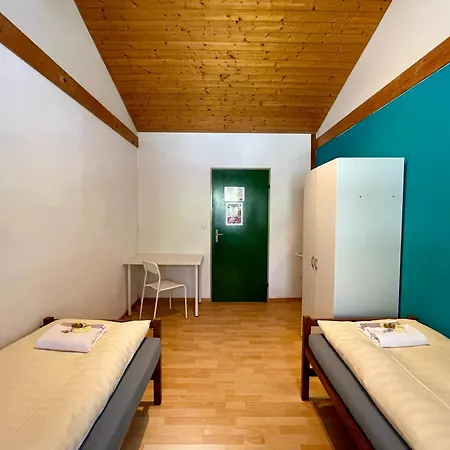 Alpine Base Hostel - Adults Only Lauterbrunnen Exterior photo