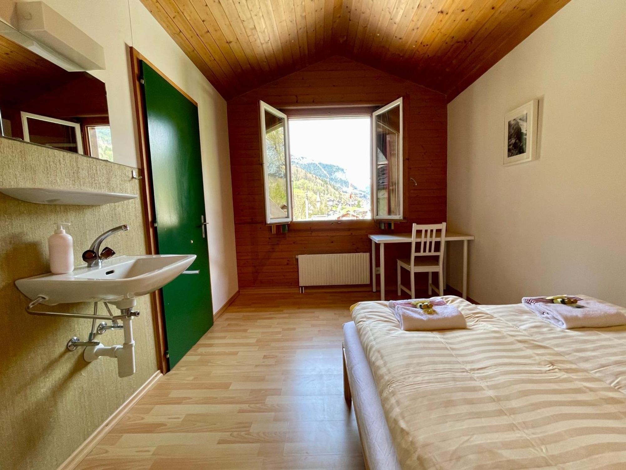 Alpine Base - Adults Only Albergue *