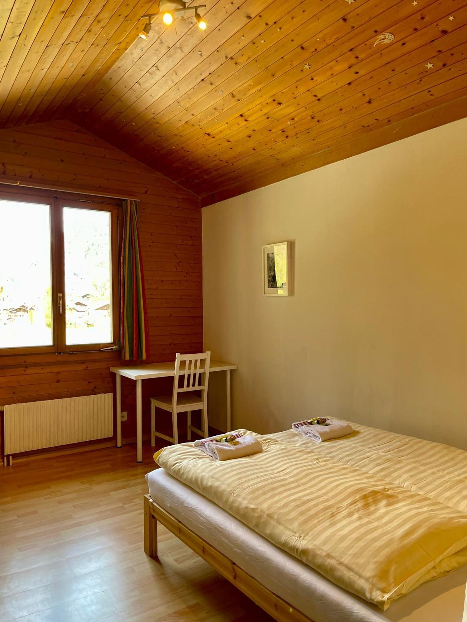 Alpine Base - Adults Only छात्रावास